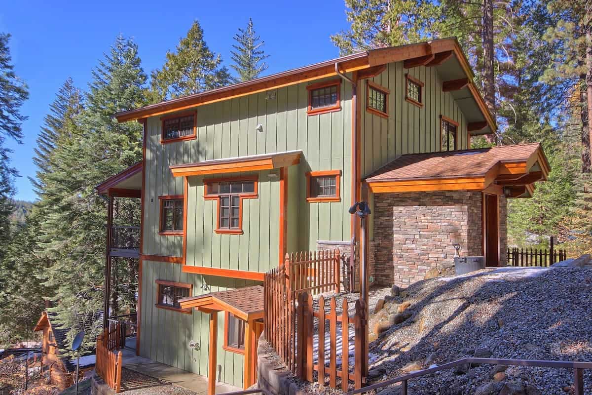 12 Best Yosemite Airbnbs & Vacation Rentals INSIDE the National Park