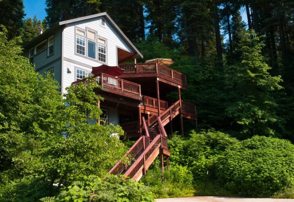 Many stairs leading up to a cabin in the woods