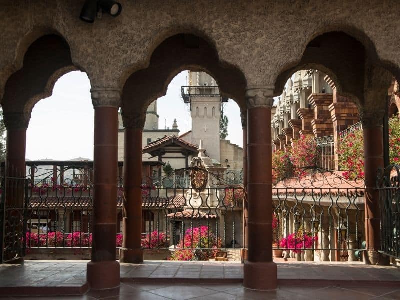 A view through the arches at the famous Mission Inn in Riverside, California, one of the most famous places to celebrate Christmas in California.