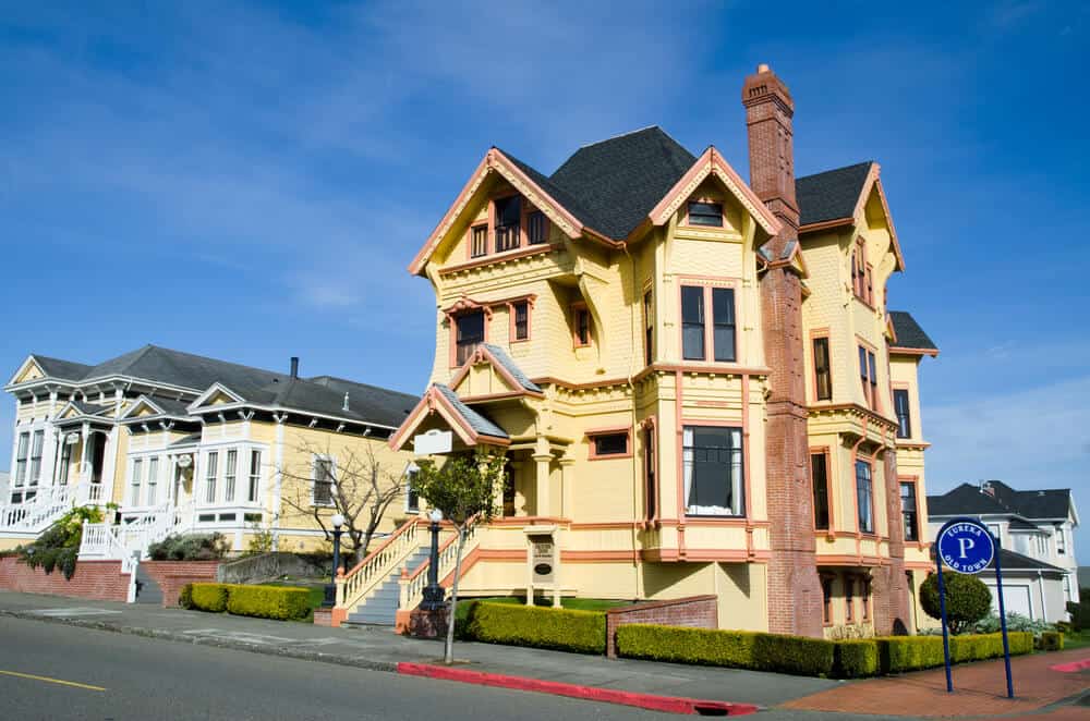 Yellow Victorian architecture house in Eureka, California in the historic downtown