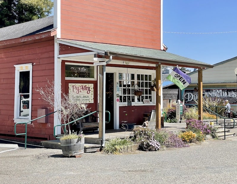 a shop in duncans mills