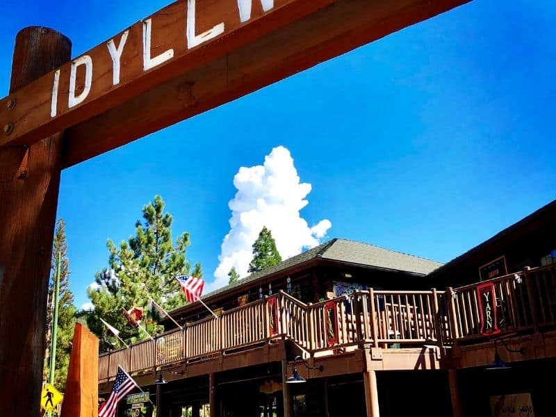 a cute log cabin in idyllwild california a great place for snow in california in winter