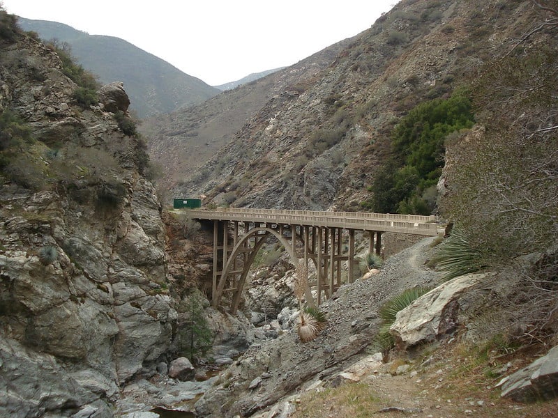 a bridge in the middle of nowhere on a hike in los angeles