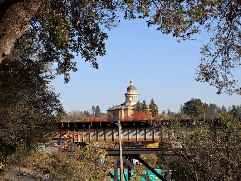 the courthouse of auburn framed with autumn foliage in the mountains of california