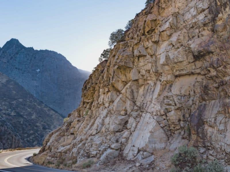 winding road on the kings canyon scenic byway