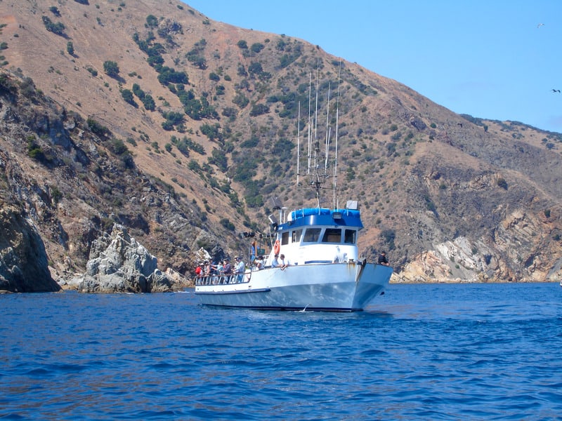 Fishing boat with full load of fishermen